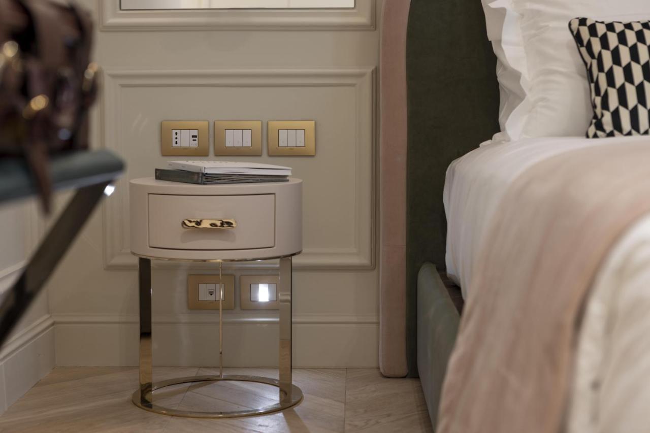 Hotel La Gemma Флоренция Экстерьер фото A bedside table